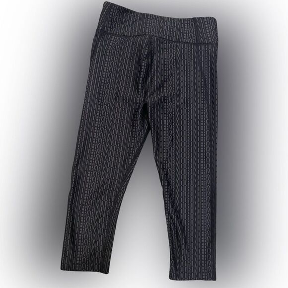 Women’s Under Armour Size Small Compression Heat Gear Cropped Leggings - Picture 2 of 6